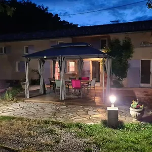 Maison Avec Rivière, Piscine, Spa, Sauna Infrarouge,terrain Boules, Ping-pong, Volley Et Badminton Hébergement de vacances